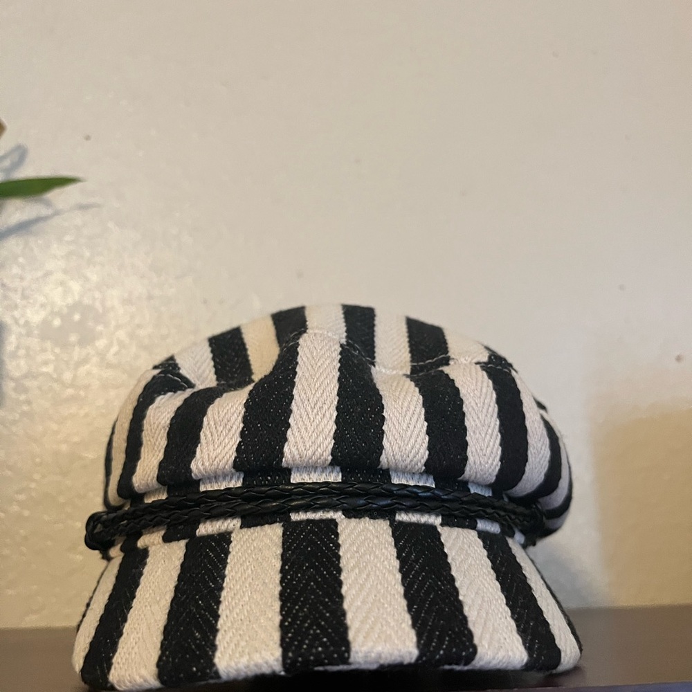 A hat from forever 21